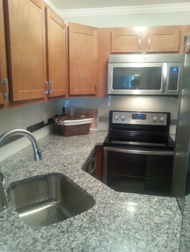 Building Photo - 2529 Senator Ct