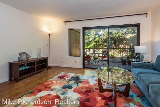 Building Photo - 984 Miramonte Dr
