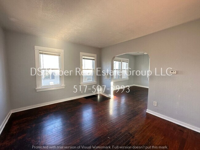 Foto del edificio - 4 bed 2 bath single family home, with 2 ca...