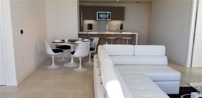 Foto del edificio - 401 Bayshore Dr