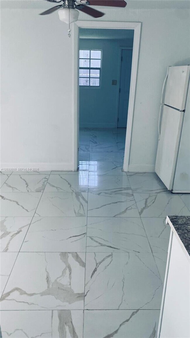 Foto del edificio - 1120 NW 147th St