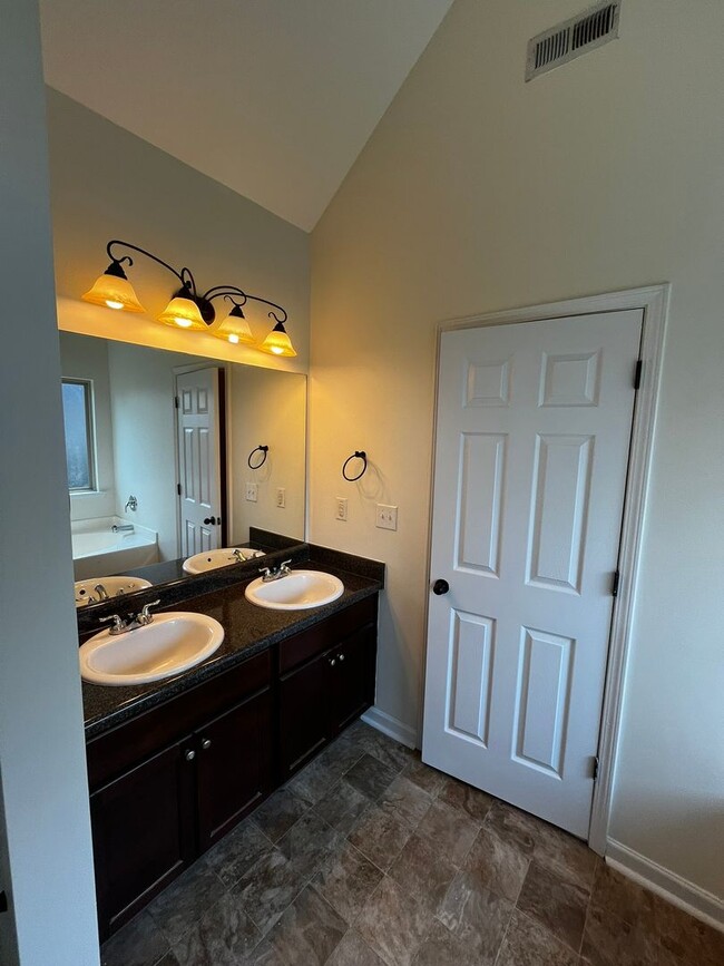 Foto del edificio - Beautiful 4 bedroom 2 bath in Phenix City, AL