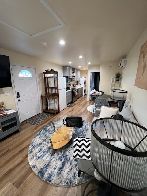 Foto del edificio - 1625 E 10th St