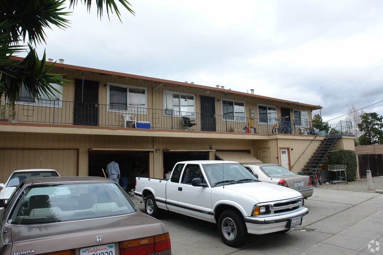 Foto del edificio - 990 Keltner Ave