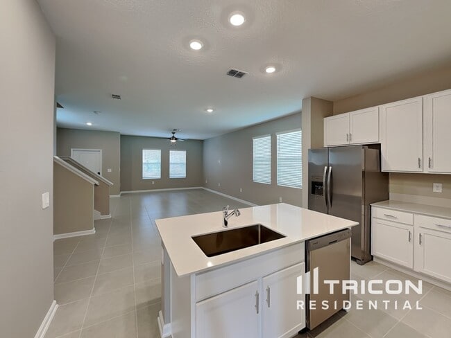 Building Photo - 733 Honeyrock St