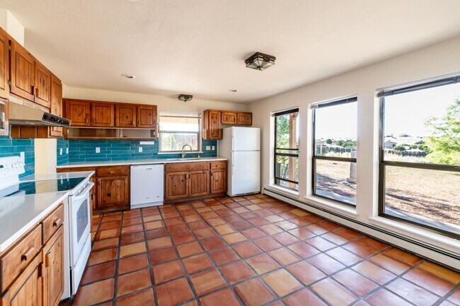 Building Photo - Charming Historic Home in La Cieneguilla (...
