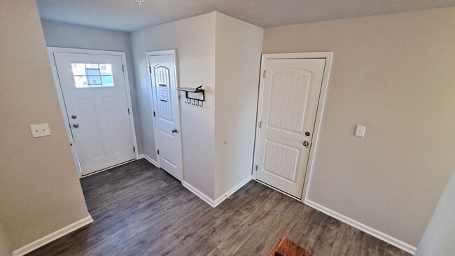 Building Photo - 4 Bed / 2-1/2 Bath Single Family Townhome w/1-Car Garage