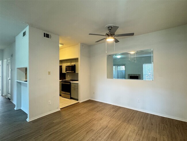 Foto del edificio - 6602 Harbor Town Dr