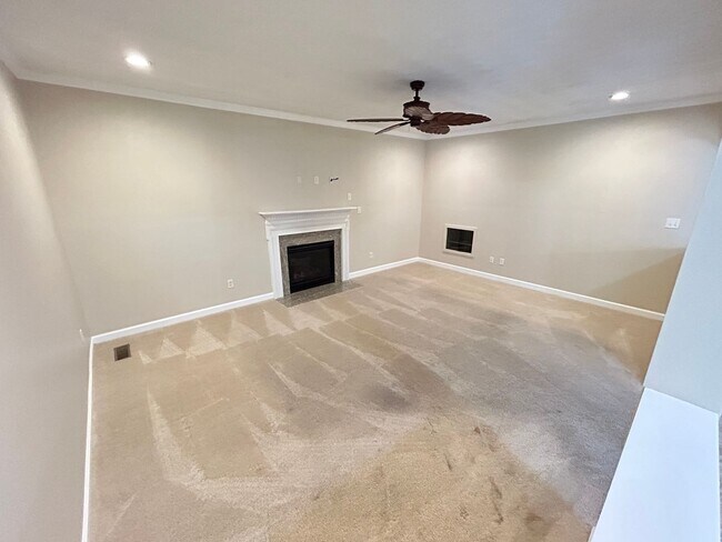 Foto del edificio - 912 Bells Creek Ct