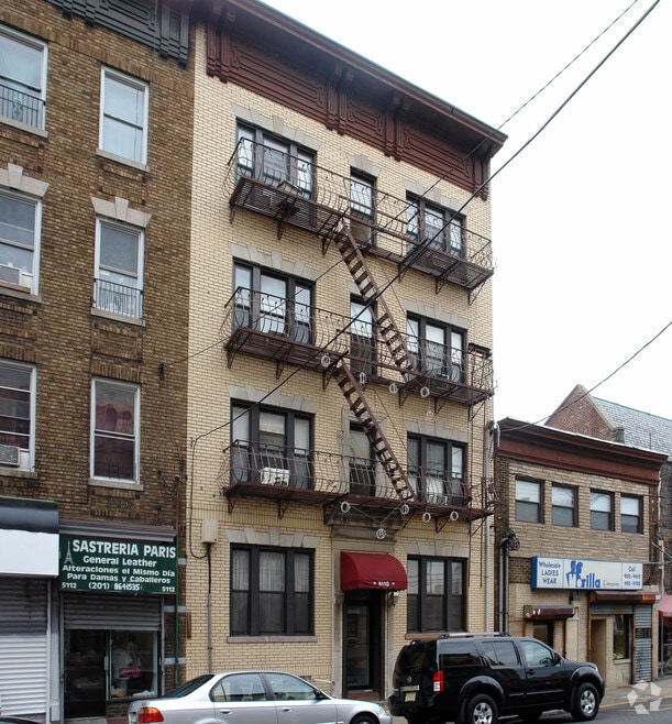 Building Photo - 5110 Palisade Ave