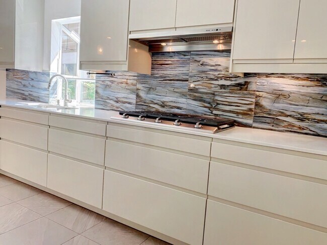 Foto del edificio - Charming, Remodeled 3-Bed / 3-Bath Home wi...