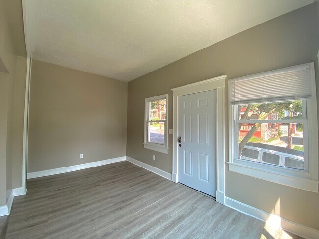Foto del edificio - 5 bed/ 2 Bath Mins. from UC Only $750/pp (...