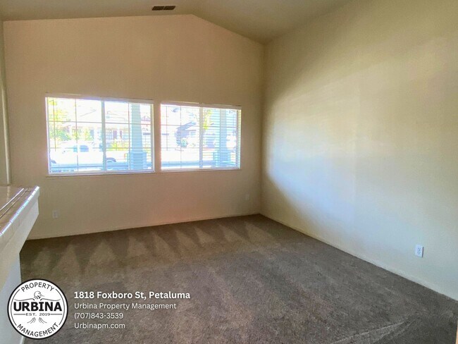 Foto del edificio - Darling Petaluma East Side Home with RV Pa...