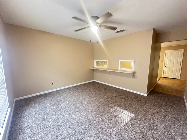 Foto del edificio - SOUTHERN HILLS-3/2-FRESH PAINT-NEW CARPET-NICE HOUSE