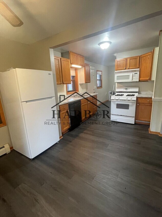 Foto principal - 806 15th St NE