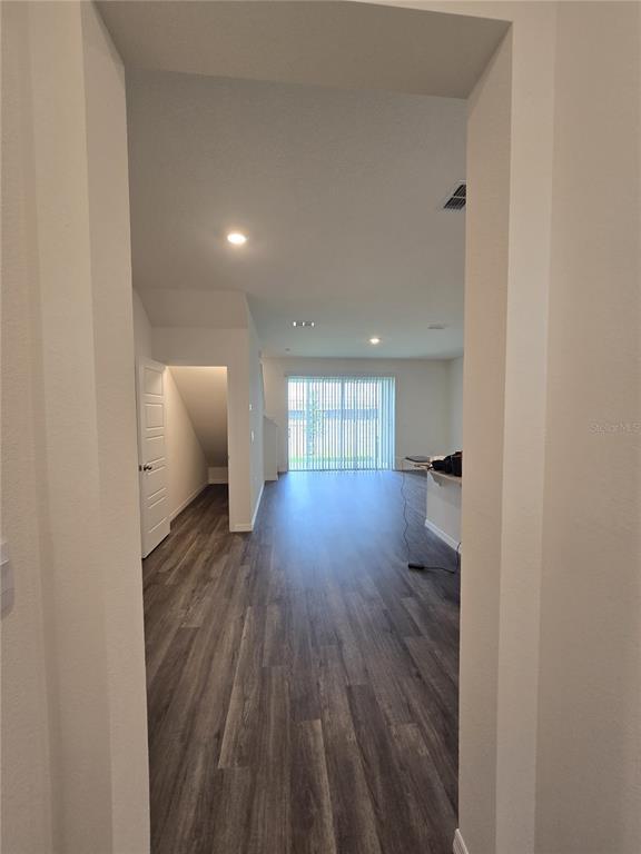 Building Photo - 2088 Monteverde Ave