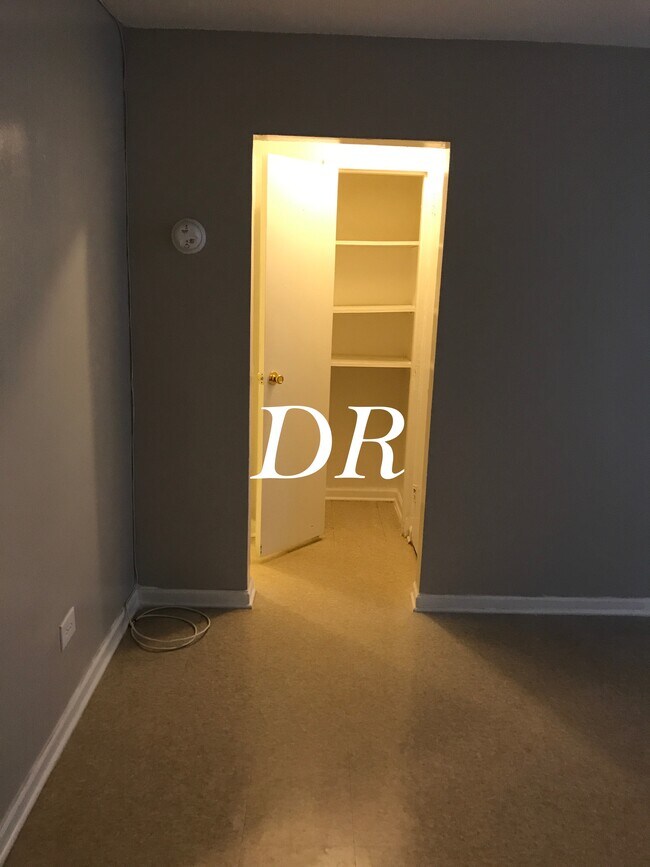 Foto del edificio - 425 E 96th St
