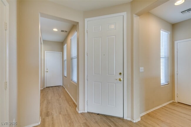 Building Photo - 5768 Mammoth Mountain St