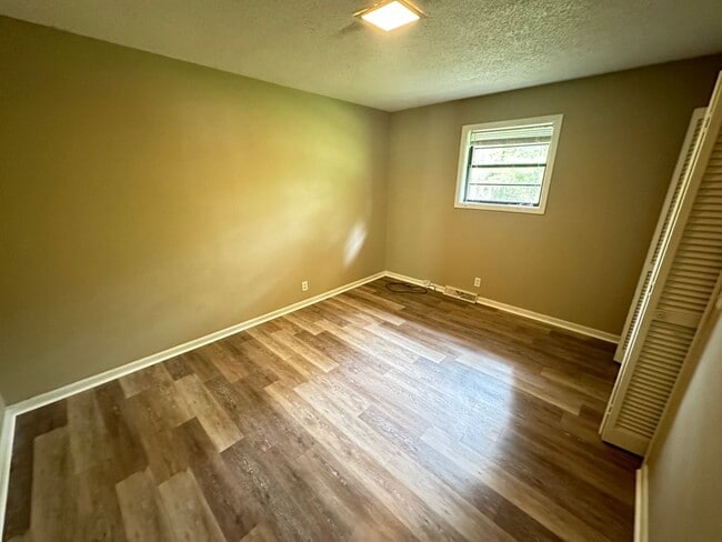 Building Photo - 829/831 Glendale Rd.