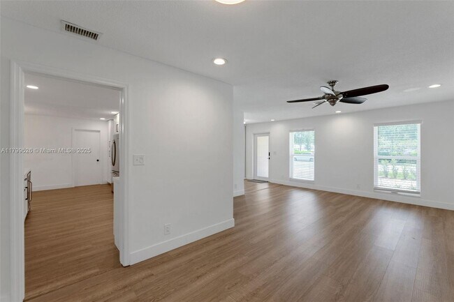 Foto del edificio - 6341 NE 22nd Ave