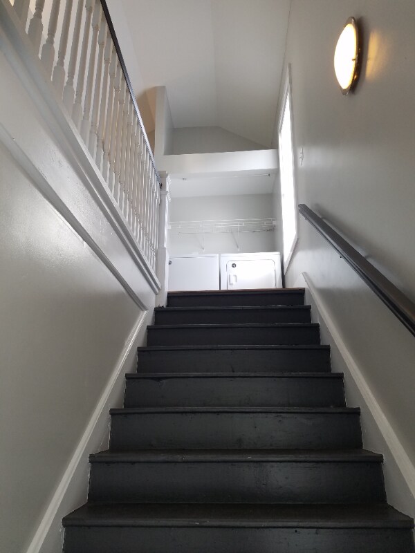 Building Photo - 307 W 41st St
