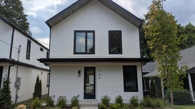 Building Photo - 706 Stockell St