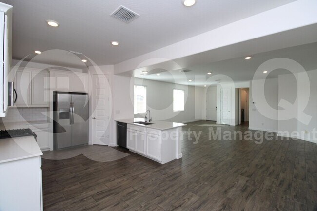 Foto del edificio - 463 Pinnacle Ridge Dr