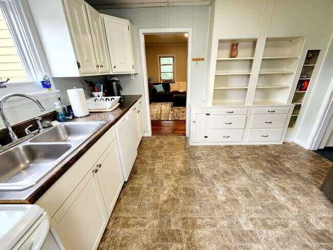 Building Photo - 217 McLane Ave