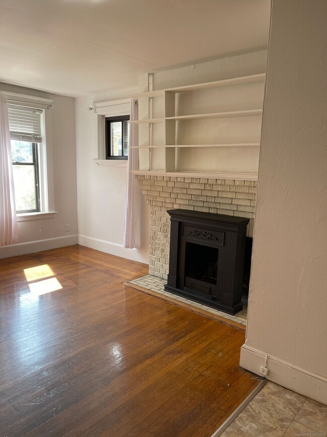 Building Photo - 644 Orange St