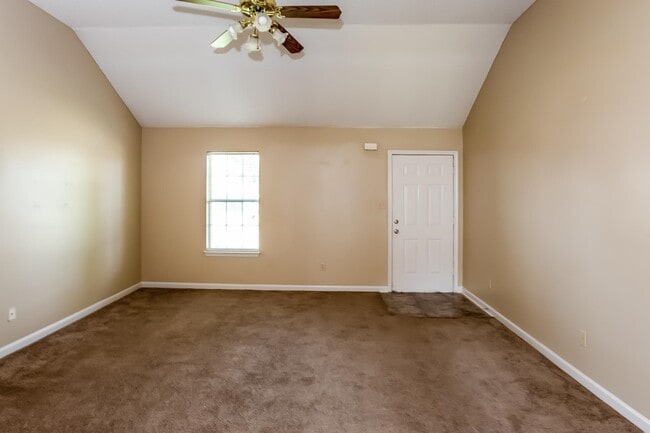 Building Photo - 6719 Ross Manor Dr