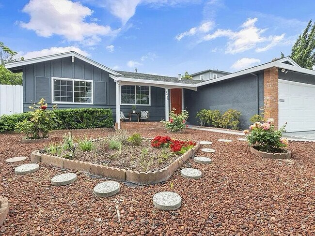 Foto del edificio - 2448 Mahan Way