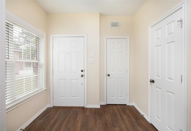 Building Photo - 100 Artesian Way