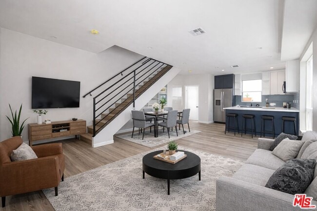 Foto del edificio - 6702 Balboa Blvd