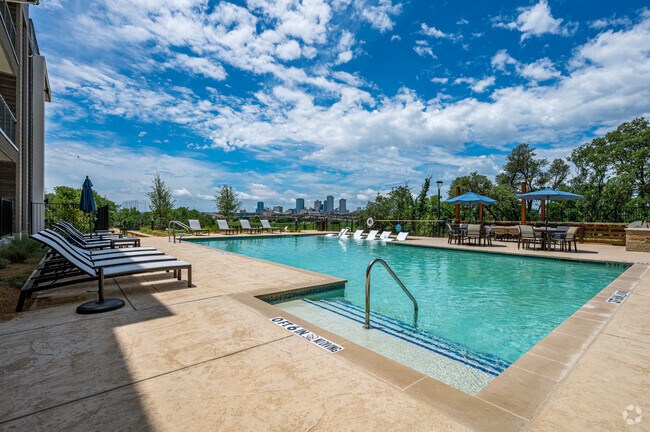 Piscina con estilo de centro turístico - Presidio at River East