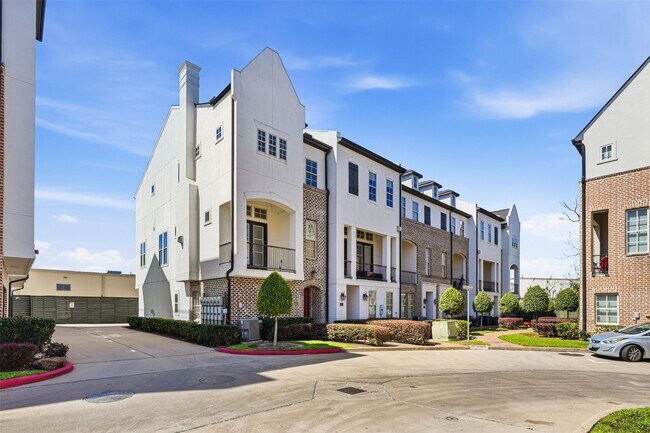 Building Photo - 2027 Fannin Station