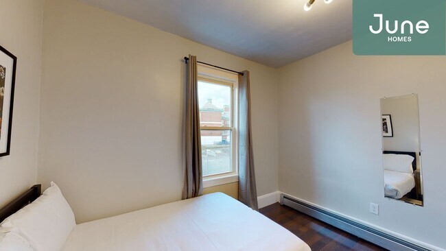 Building Photo - ROOM ONLY in 4-bed/1.5-bath Home