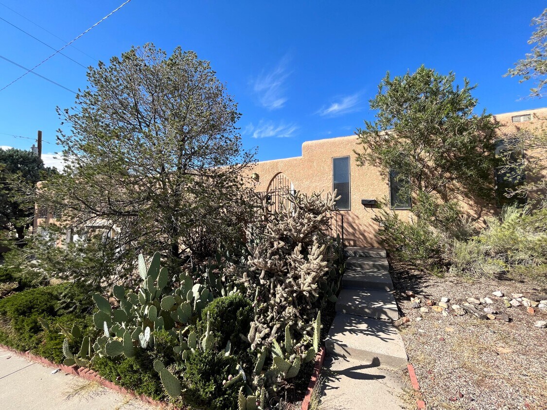 Foto principal - 2817 Cutler Ave NE