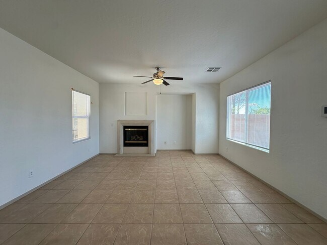 Building Photo - Golf Course property 3 bedroom