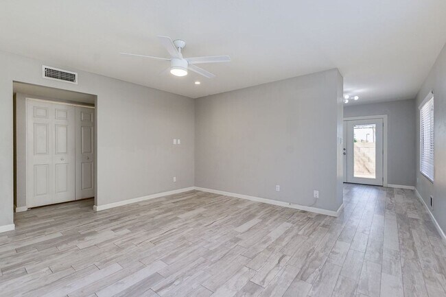 Building Photo - Modern 3 BD 2 BA Home on Mesa/Chandler/Tempe Border!