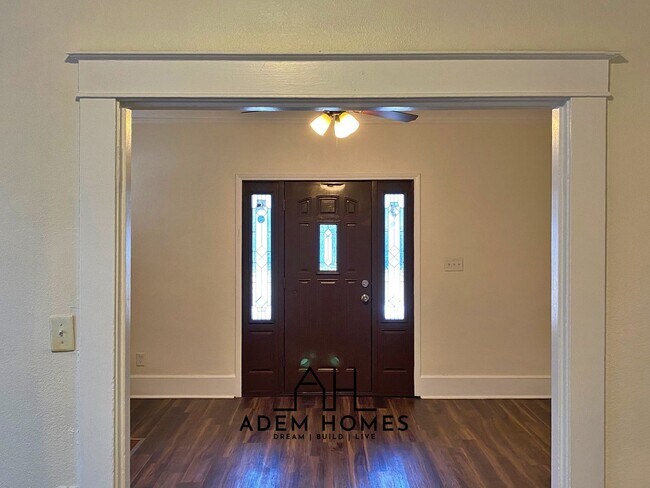 Foto del edificio - Beautiful Brick Home Minutes from Midtown, Crosstown, Rhodes College!!