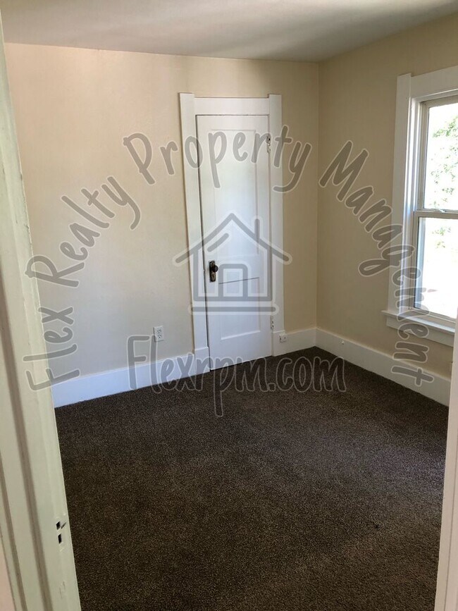 Foto del edificio - ***NEW ON THE MARKET....DRIVE BY TO CHECK IT OUT***