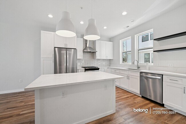 Foto del edificio - 1070 Balsam St