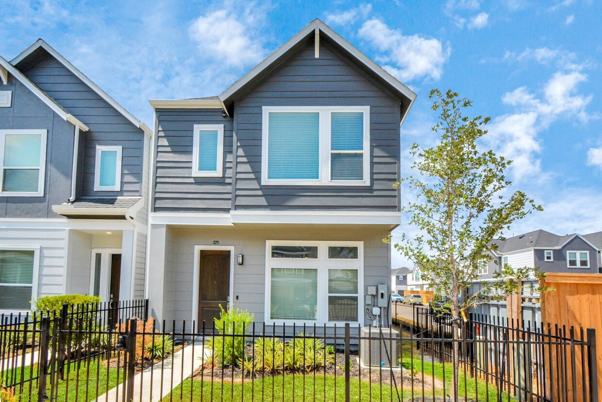 Foto principal - 791 Strawberry Pines Ct