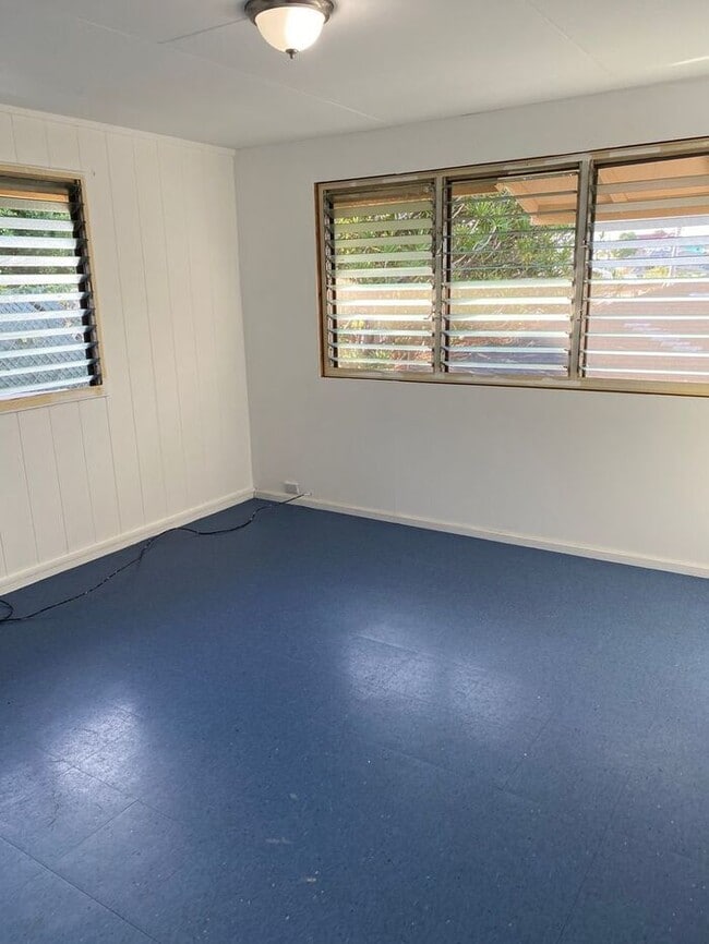 Building Photo - Aliamanu/Salt Lake - 2 bedroom 1 bath Duplex