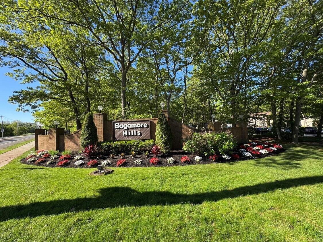 Foto principal - 233 Sagamore Hills Dr