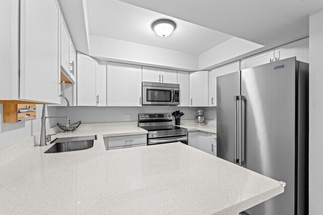 Building Photo - 3715 Village Dr