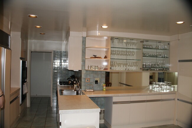 Building Photo - 477 Crestmont Dr
