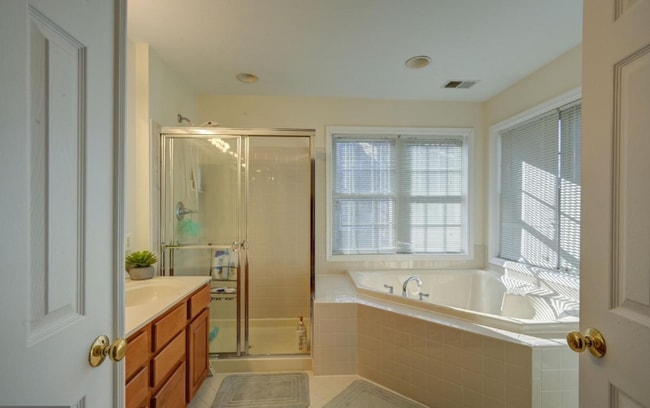 Building Photo - 8827 Montjoy Pl