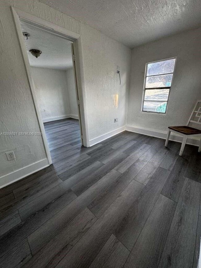 Foto del edificio - 1121 NW 40th St