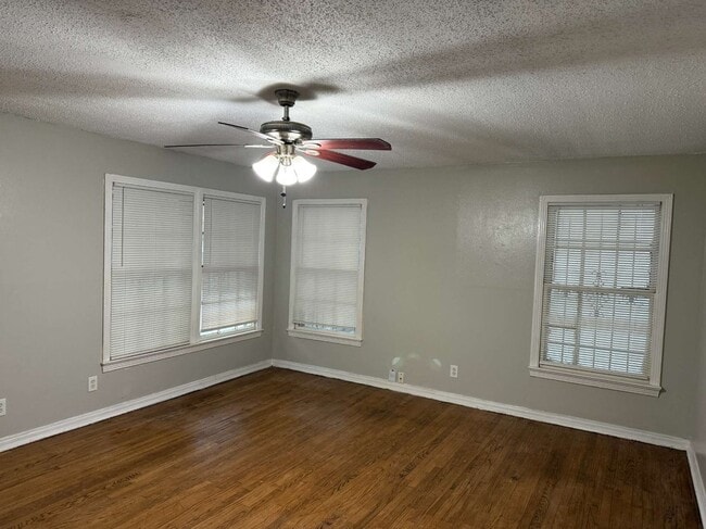 Photo - 1018 E Waco Ave House